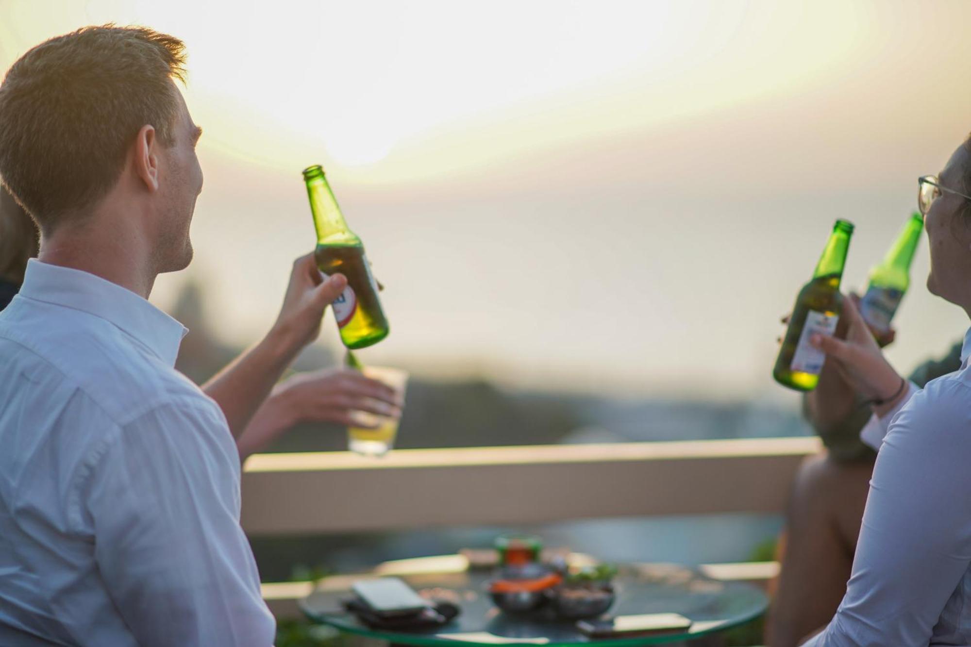 Gefinor Rotana - Beirut Hotel Bagian luar foto Beer bottles