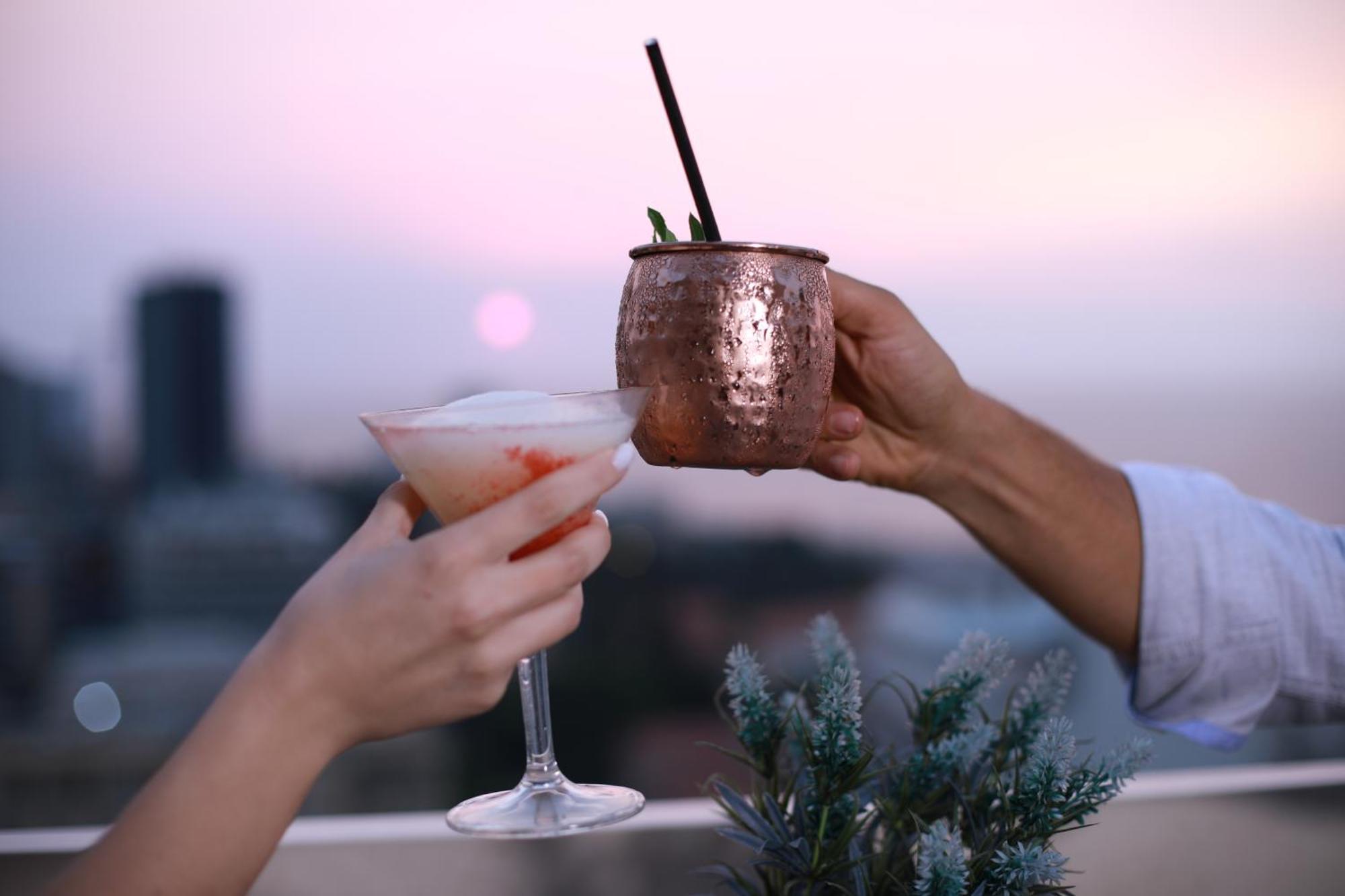 Gefinor Rotana - Beirut Hotel Bagian luar foto A Moscow Mule cocktail