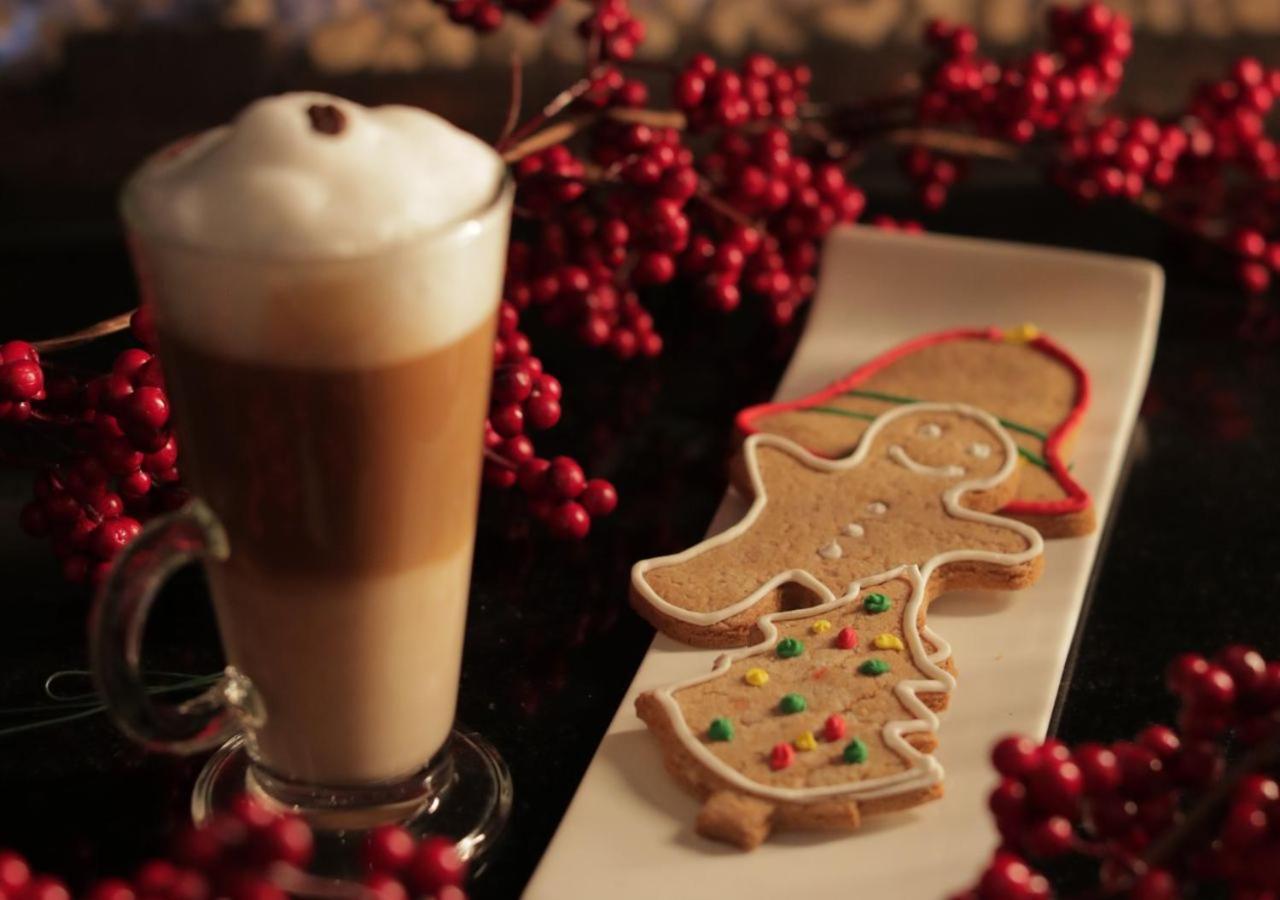 Gefinor Rotana - Beirut Hotel Bagian luar foto Gingerbread cookies