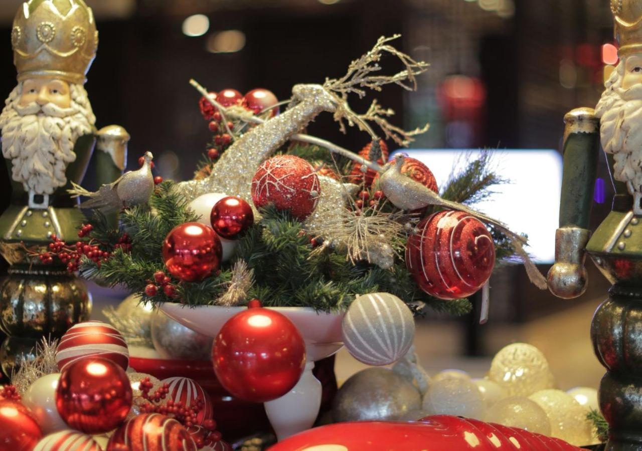 Gefinor Rotana - Beirut Hotel Bagian luar foto Christmas ornaments