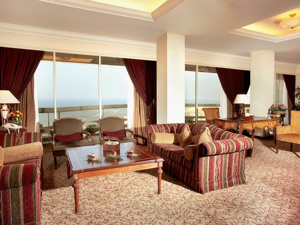 Gefinor Rotana - Beirut Hotel Bagian luar foto The Royal Suite