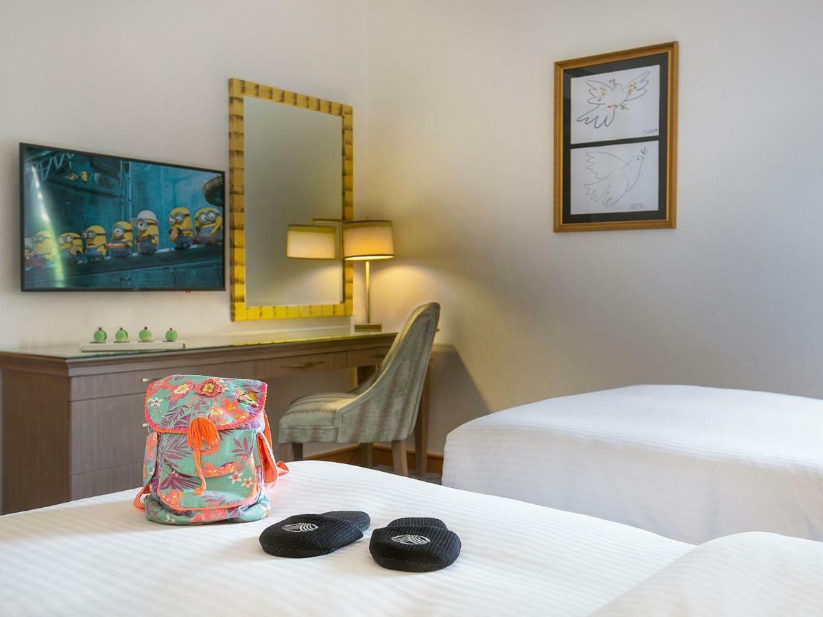 Gefinor Rotana - Beirut Hotel Bagian luar foto A guest room at the hotel